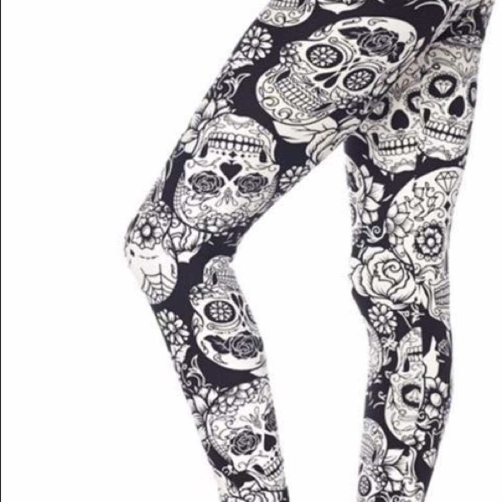 Sugar skulls black and white leggings